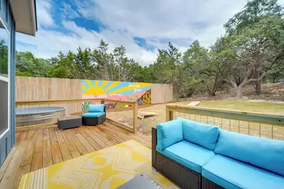 Image de Canyon Lake Oasis: Backyard & Wraparound Deck!