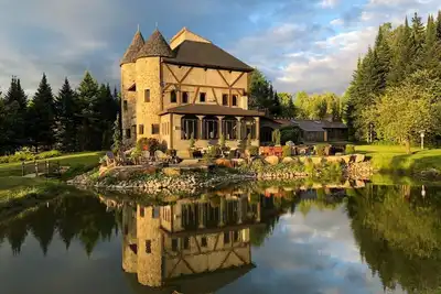 Image de Stunning Castle w/ Hot tub, and Game Room