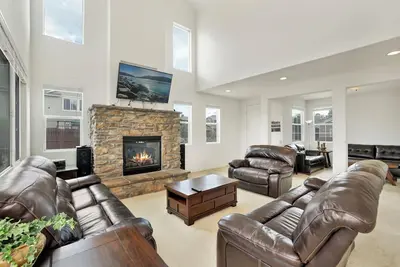Image de Maple Mountain Bliss Modern Hillside Retreat at Big Bear
