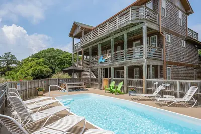 Image de Bella Vita: Pool, hot tub, volleyball/basketball, rec room, easy beach access!