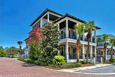 Image de Pet-Friendly! Just a 2 night min stay! Charming Seacrest Beach corner-lot home!