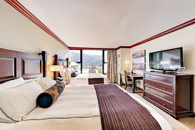 Image de Lovely ski-in/ski-out condo at Squaw Creek with stunning valley & mountain view