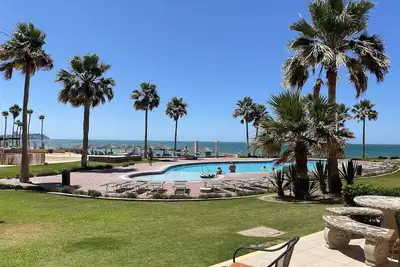 Image de Beachfront Ground Floor Condo A108 Princesa Resort - Newly Remodeled