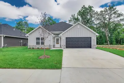 Image de Newly Built Home w/ Fresh Design!