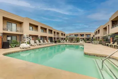 Image de Budget-Friendly Getaway! 3 Modern Units, Pet-Friendly, with Outdoor Pool!