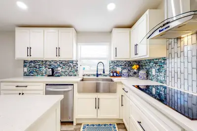 Image de Exquisite Waterfront - New Construction w\/ Kitchen