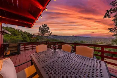 House in the Clouds with Hot tub, Pool Table, and panoramic view