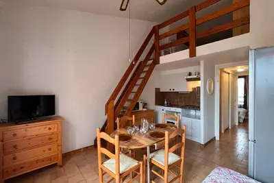 Image de Port-la-Nouvelle: T2 Mezzanine, Terrasse, Parking, Ă 300m de la Plage!