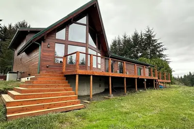 Image de Custom, quiet, hilltop country retreat on 5 acres. Private, secluded & secure.