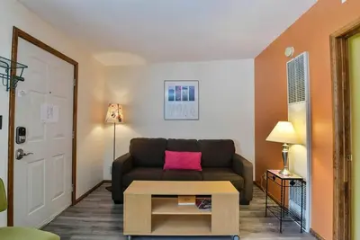 Adventure Haven Near Downtown - Rose Tree 3