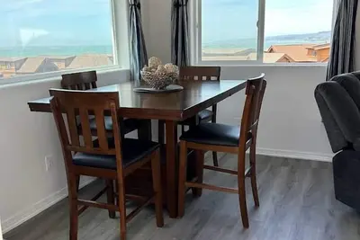 Image de Oceanview Cabin 20 with Private Jacuzzi and Large Deck with Seating (Private Beach Owned by White Rock Resort)