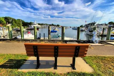 Image de Spacious one bedroom getaway resort on Falmouth Harbor. Sleeps 4 comfortably.
