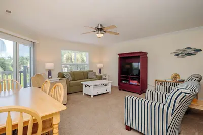Image de Something Beachy: Spacious Condo in the Heart of Oak Island