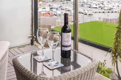 Image de 2 chambres à coucher à Falmouth