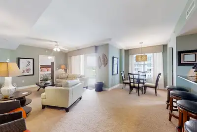 Image de The Golden Leaf | Apartment in Daytona Beach Shores - ocean view