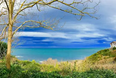 Image de authentique house, ocean first line, private access to the beach