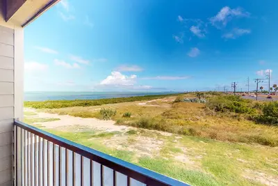 Image de Gulf-View Home with Private Balcony & Unobstructed Views of Bay