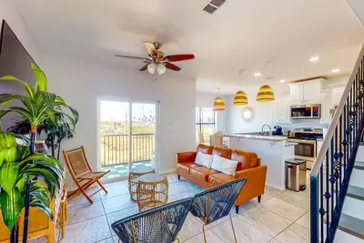 Bayside home with front-row views of Gulf & undeveloped land - garage, WiFi