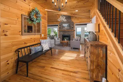 Image de High Five Cabin - A luxury cabin; Incredible views, hot tub, fire pit, and more