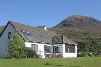 Image de Stunning Large Beachfront home in the heart of the Torridon Highlands! Wow!