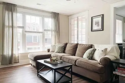 Image de Cherry Street Retreat B - 2br/1ba Apt near River