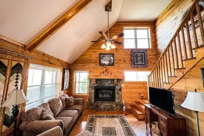 Image de Cabin with Views/Dog Friendly by Camp Cheerio