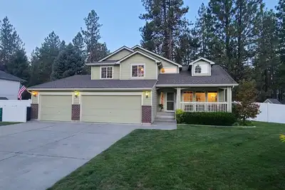 Image de Riverside State Park 3, 000 ft. Home, Spa, private Arcade, Fire-Pit, 5bd