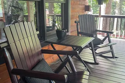 Image de Classic Stylish Cabin in Cherry Log w\/ Hot Tub, Fire Pit & Seclusion