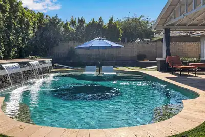 Image de Poolside Retreat at Lookout Mountain with indoor and outdoor activities\n