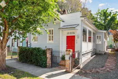 Image de The Agave- 3 Bedroom Historic Cottage
