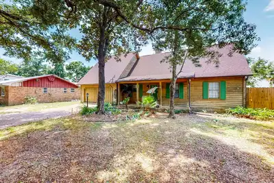 Image de Waterfront Home with Dock, Firepit, & Sunroom