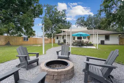 Image de Oak Coastal Retreat! Fire Pit! Golf Cart Included!