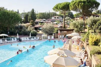 Il Borgo Trilocale 6 beds in residence with swimming pool surrounded by nature