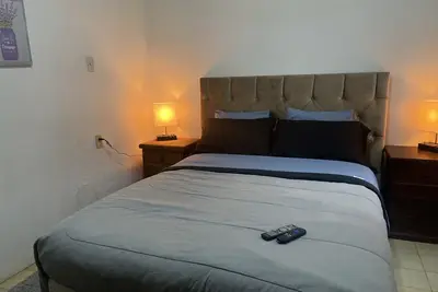 Image de Cozy room in small apartment with shared bathroom, close to the Wtc