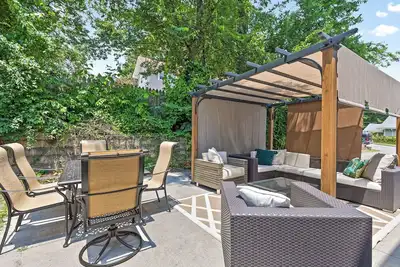 Image de Location! Hot Tub, Pet Friendly, Downtown Living