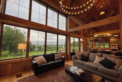 Image de Countryside Timber Frame Barn Home by weliveinabarn. com