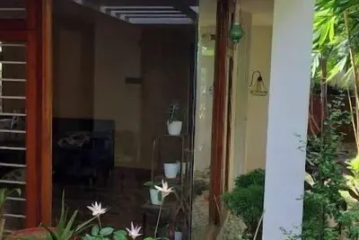 Image de Cozy Glass Villa home. Five minutes walk to the happening Varkala cliff