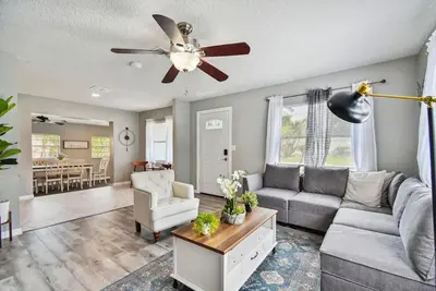 Image de 600 Plum Ln Altamonte Springs Fl New · Modern & Cozy 4br home