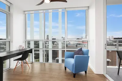 Image de Stunning Views, Modern Comfort: Book Zetland Heights!