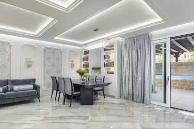 Image de Stunning 5 Bdrm W\/Pool Jerusalem Estates