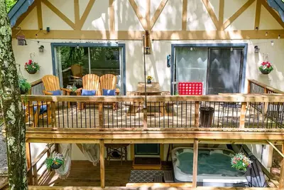 Image de Ski Chalet at Beech Mountain with Hot Tub