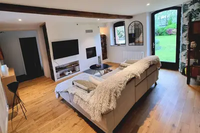 Image de Très belle maison de caractère avec jacuzzi et piscine