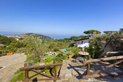 Image de Amore Rentals - Sorrento Gardens House with Pool, Sauna, Sea View