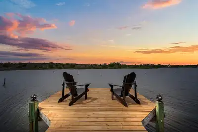 Image de Amazing waterway views! Fish, relax and unwind. Minutes to the beach!