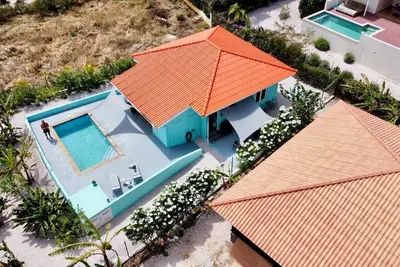 Image de Rent our vacation villa with a pool and sea view. Modern and European luxury!
