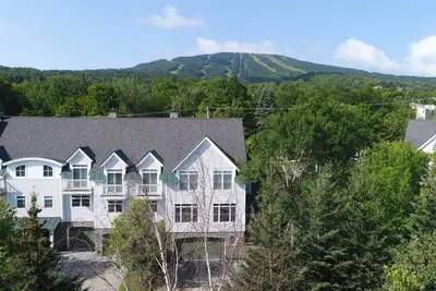 Stratton light\/bright family friendly  4bdr 3. 5 Bath Condo with Private Shuttle