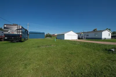 Image de Sturgis 85th Rally Rental\n4 bedroom 2 bath, garage, Rv spaces Sleeps 12