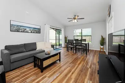 Image de Islander Oasis: 2 Bed/1 Bath Cottage Retreat - Pet-friendly!
