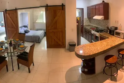 Image de Dorian's Playa Penthouse. \n2 blocks from 5th Ave, 5 minutes from the Beach