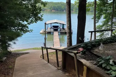 Image de Charming Lake Hartwell vacation rental with amazing lake views and close dock.